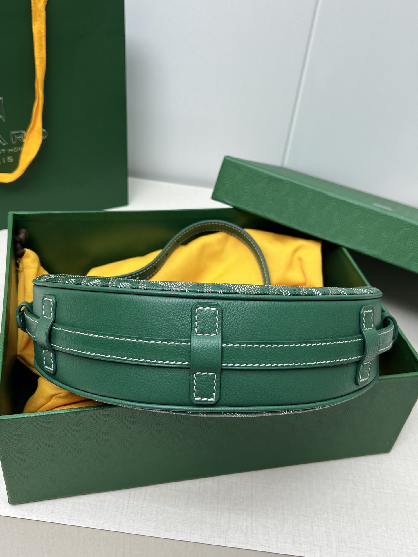 Hirondelle Shoulder Bag In Green